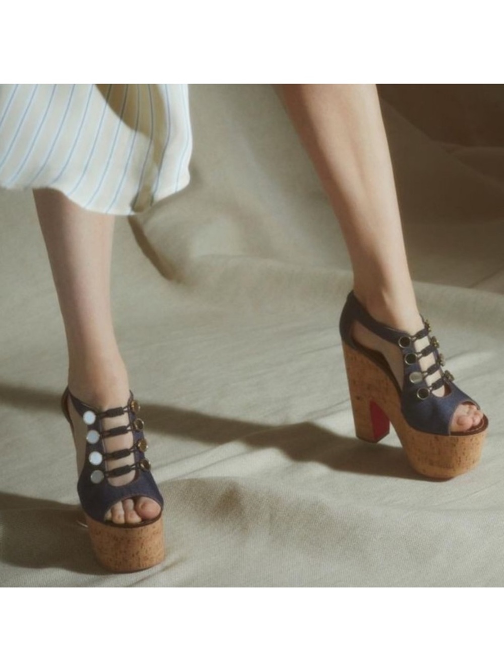 Christian Louboutin
Ordonanette denim heels
RETAIL 995 - Picture 11 of 11